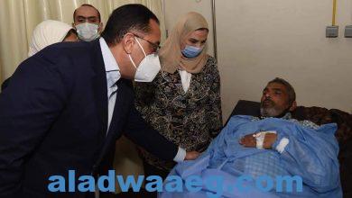 صورة رئيس الوزراء يصل المستشفى التعليمى بسوهاج للاطمئنان على مصابي حادث تصادم القطارين