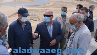 صورة وزير النقل يتابع اللمسات النهائية للمرحلة الأولى من مشروع تطوير الصعيد الصحراوي الغربي