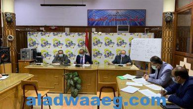 صورة وكيل وزارة التعليم بالفيوم يتابع امتحانات صفوف النقل وسط إجراءات احترازية مشددة