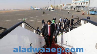 صورة حمدوك يقود وفد السودان إلى باريس