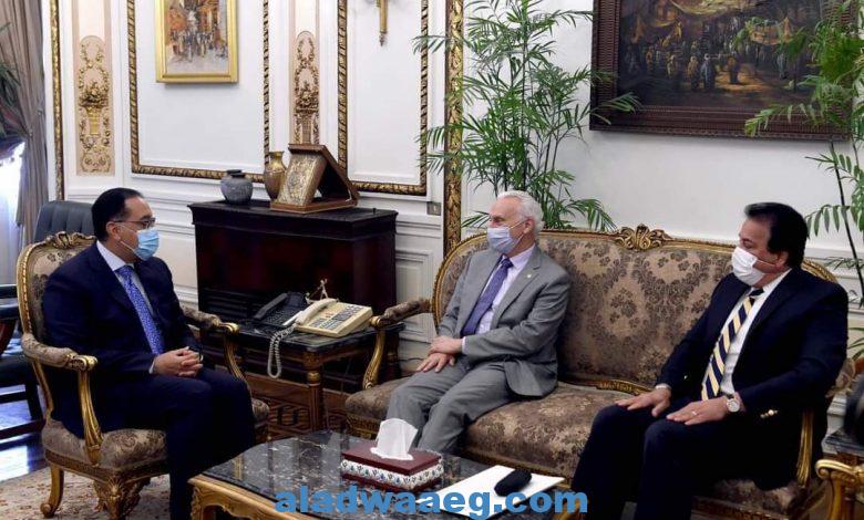رئيس الوزراء يلتقى ريتشاردوني رئيس الجامعة الأمريكية فى القاهرة بمناسبة انتهاء فترة عمله فى مصر