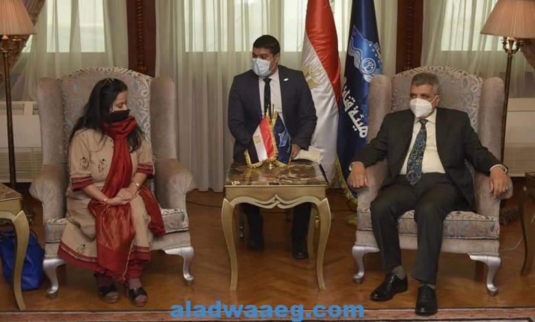 الفريق أسامة ربيع يلتقي وفداً دبلوماسياً برئاسة القنصل الهندي في مصر