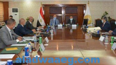 صورة وزير التنمية المحلية ومحافظ القاهرة يتابعان إجراءات تفعيل عقود منظومة المخلفات