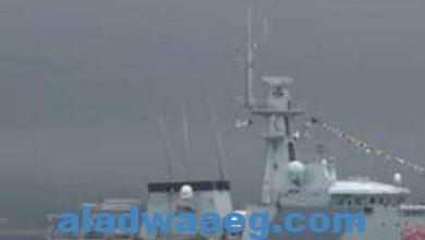 صورة سفينة حربية بريطانية ترسو بالقرب من مكان انعقاد مجموعة الدول السبع