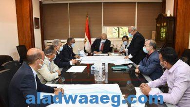 صورة :     وزير الإسكان يتابع موقف تنفيذ مشروعات إحلال وتجديد شبكات مياه الشرب بمحافظة القاهرة