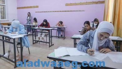 صورة رئيس الوزراء يفتتح امتحان الثانوية العامة من بيتا في نابلس
