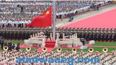 صورة شي يدعو للارتقاء بالجيش الصيني إلى المعايير العالمية