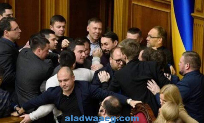 مطالب في برلمان أوكرانيا بالتحقيق في ارتداء العسكريين لأحذية عالية الكعب