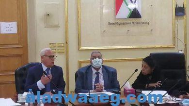 صورة محافظ بورسعيد ورئيس الهيئة العامة للتخطيط العمرانى يستعرضان مشروع تحديث المخطط الاستراتيجى العام لبورسعيد