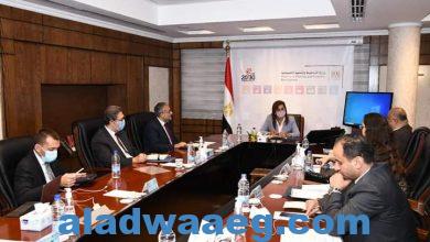 صورة وزيرة التخطيط والتنمية الاقتصادية تبحث آخر تطورات المشروع القومي لتنمية الاسرة المصرية…