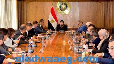 صورة وزيرة التجارة والصناعة تبحث مع ممثلى المجالس التصديرية سبل تعزيز الصادرات المصرية للأسواق الخارجية.