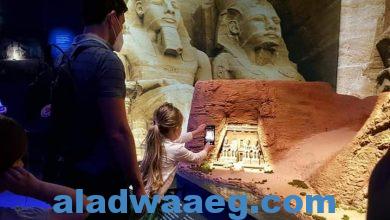 صورة إقبال كبير من الزائرين خلال الأيام الأولى لمعرض “رمسيس وذهب الفراعنة” والجناح السياحي المصري