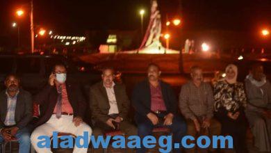 صورة رئيس مدينة سفاجا  يشهد حفل طريق الكباش وسط المواطنين والسائحين بميدان العروسة.