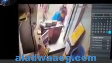 صورة بالفيديو : طبيب أسنان يعتدى على طفل بالضرب اثناء شحن كارت محمول في فارسكور