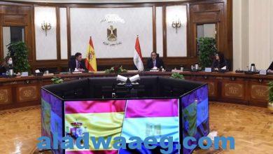 صورة رئيس الوزراء المصري ورئيس الحكومة الأسبانية يترأسان جلسة مباحثات موسعة لتعزيز علاقات التعاون بين البلدين.
