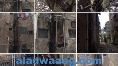 صورة استياء أهالي ام العلا بسبب تهالك خطوط مواسير مياه الصرف الصحي أسفل منازلهم في فارسكور.
