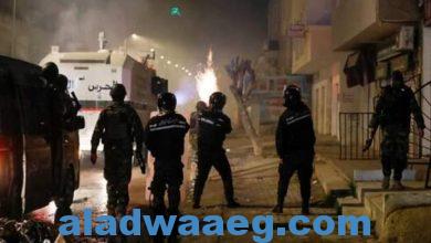 صورة مواجهات بين الأمن والمحتجين في حي النور بولاية القصرين لليلة الثالثة على التوالي بتونس