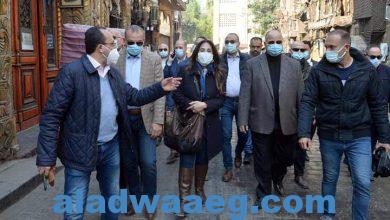 صورة محافظ القاهرة ومساعد أول رئيس الوزراء يتفقدان مواقع عمل مشروع إعادة احياء القاهرة التاريخية