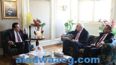 صورة وزير التعليم العالي يبحث مع السفير العراقي بالقاهرة أوجه التعاون فى المجالات العلمية والبحثية.