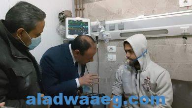 صورة نائب رئيس جامعة الأزهر للوجه القبلي يطمئن على الطلاب المصابين بمستشفى الإيمان العام بأسيوط