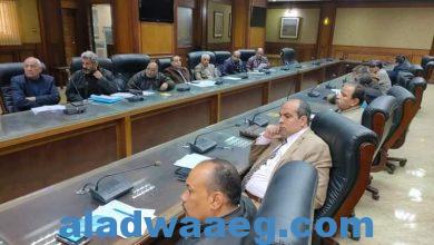 صورة اجتماع لجنة متابعة إزالة التعديات على أملاك الدولة برئاسة نائب محافظ سوهاج