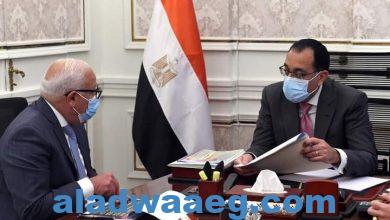 صورة رئيس الوزراء يتابع مع محافظ بورسعيد موقف مشروعات المحافظة.