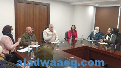 صورة رئيس جهاز القاهرة الجديدة يلتقي ممثلى سكان التجمع الأول لبحث مقترحاتهم وشكاواهم.