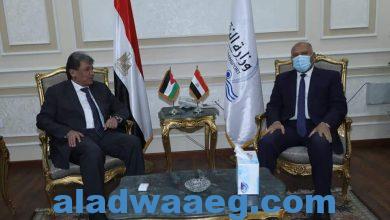 صورة وزير النقل المصري يلتقي نظيره الأردني لبحث التعاون المشترك في مجال السكك الحديدية والنقل البحري.