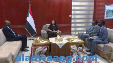 صورة عضو مجلس السيادة الاستاذة رجاء نيكولا تجتمع مع النائب العام السوداني للإطلاع على أداء النيابة العامة 