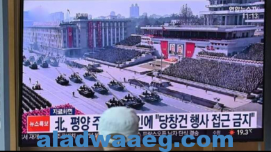 صورة عرض عسكري في كوريا الشمالية في الذكرى الـ90 لتأسيس الجيش