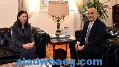 صورة وزير الإسكان يلتقى نظيرته التونسية لعرض التجربة المصرية فى الإسكان