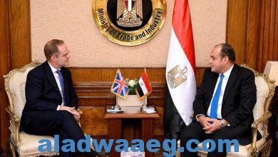 صورة وزير التجارة والصناعة يبحث مع سفير بريطانيا بالقاهرة سبل تعزيز علاقات الشراكة الاستراتيجية