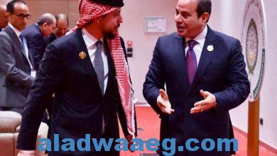 صورة السيسى يلتقى الامير الحسين بن عبد الله على هامش مشاركته فى القمة العربية بالجزائر