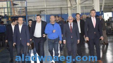 صورة محافظ بورسعيد و وزير الصناعة الأوزبكستاني يتفقدان عدد من المصانع جنوب بورسعيد