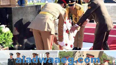 صورة السيسى ينيب وزير الدفاع لوضع إكليل من الزهور على النصب التذكاري لشهداء القوات المسلحة