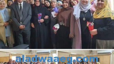 صورة وكيل وزارة تعليم الدقهلية يهدى باقه من الورود لكل أم بمديرية التربيةوالتعليم