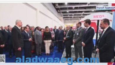 صورة الرئيس السيسي يتفقد المعرض المقام على هامش المؤتمر الطبى الأفريقى الثانى