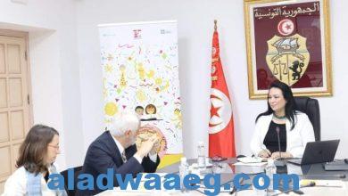 صورة وزيرة الطفولة تشهد اجتماعها بالرئيس الجديد لمكتب “يونيسيف” بتونس