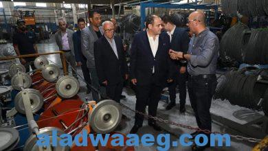 صورة وزير التجارة والصناعة ومحافظ بورسعيد يتفقدان عدد من المصانع بالمنطقة الصناعية بجنوب بورسعيد