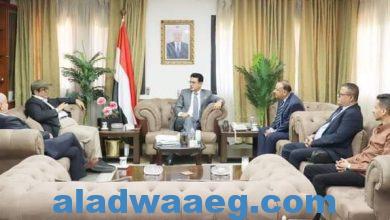 صورة السفير اليمني يستقبل وزير النقل ورئيس هيئة الطيران المدني بالقاهرة