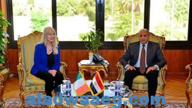 صورة وزير الطيران تستقبل سفيرة أيرلندا بالقاهرة لتعزيز أوجه التعاون المشترك بين البلدين