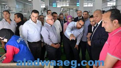 صورة رئيس الوزراء يتفقد مصنع شركة بورسعيد للصناعات الكهربائية “أفينا”
