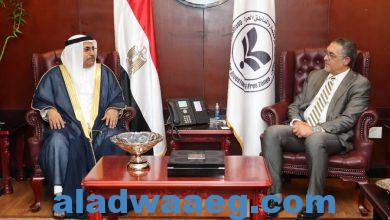 صورة رئيس البرلمان العربي يلتقي مع الرئيس التنفيذي للهيئة العامة للاستثمار والمناطق الحرة