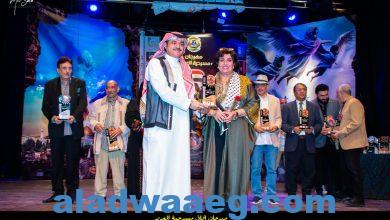 صورة بالصور || تكريم الفنان السعودي “هاني ناظر” بمهرجان آفاق مسرحية بدورته التاسعة بالقاهرة