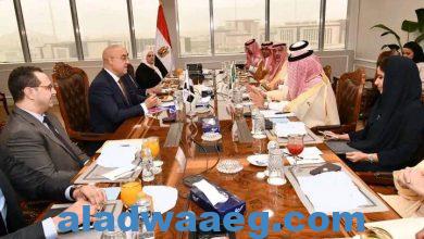 صورة وزير الإسكان يلتقي وزير التجارة السعودي لبحث مجالات التعاون المشترك