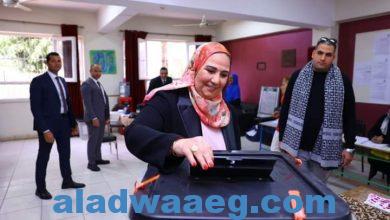 صورة القباج.. تدلي بصوتها في انتخابات الرئاسية بلجنة مدرسة بدر الإعدادية بالدقي