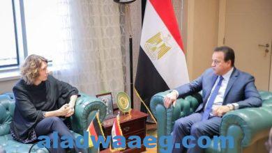 صورة وزير الصحة يستقبل السفير الألماني لدى مصر لبحث سبل التعاون بين البلدين في الملفات الصحية وتقديم المساعدات الصحية للأشقاء الفلسطينيين