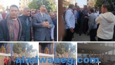 صورة العضو المنتدب التنفيذي لشركة مصر للالومنيوم يقود مسيرة عمالية من الشركة للمقار الانتخابية