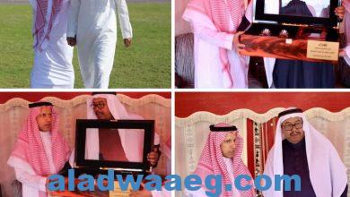 صورة خالد الصياح رئيس نادي الثقبة السعودي يكرم الرئيس الشرفي سعد العتيبي