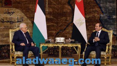 صورة الرئيس الفلسطيني يلتقي مع نظيره المصري